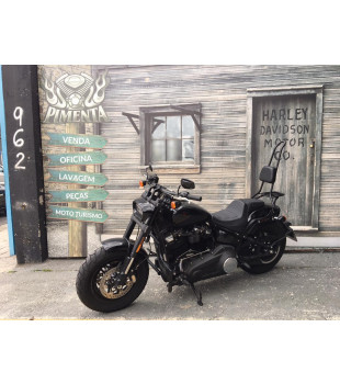 Sissy Bar Destacável King com Bagageiro, 30 pol. Harley-Davidson Softail Fat Bob - Preto