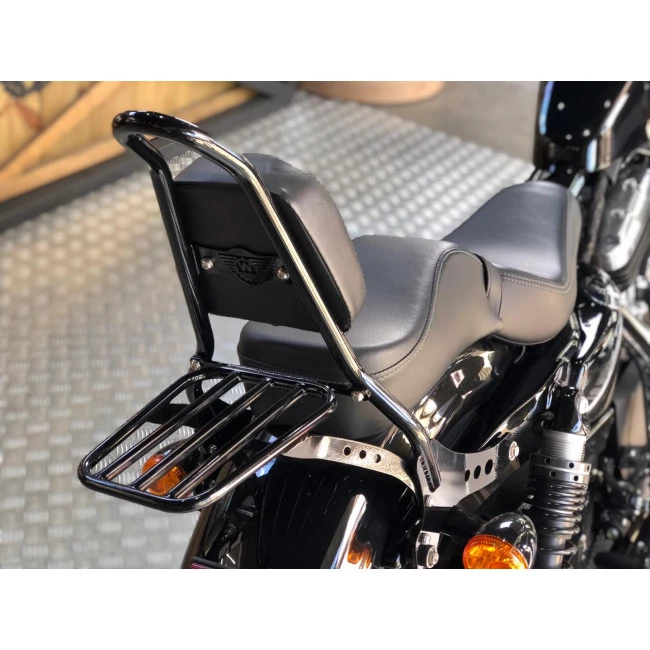 Sissy Bar King Destacável com bagageiro para sportster 883 - Foto na moto